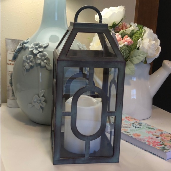 Modern Farmhouse LED Lantern with Candle - Picture 3 of 8